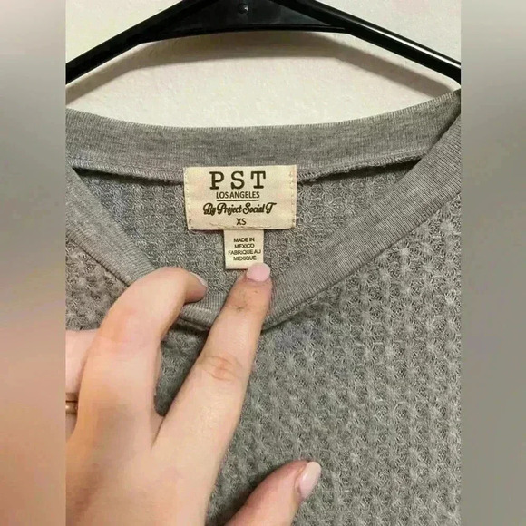 NWT - PST - Project Social T - Grey Long Sleeve Waffle Knit Lightweight Top - XS - Picture 3 of 6